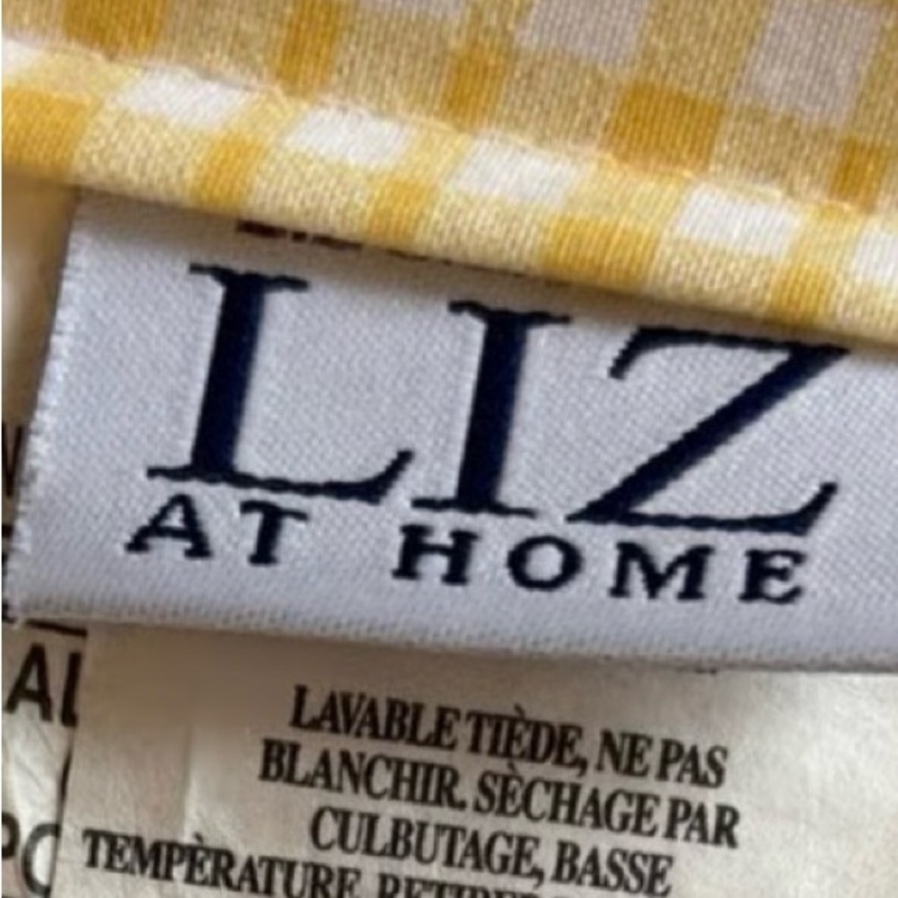 Vintage Liz Claiborne ‘Full Bloom’ comforter. Queen. Very nice. - Picture 12 of 16